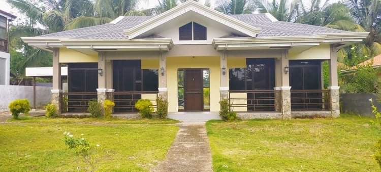 Executive HOUSE AND LOT FOR SALE - photo 2