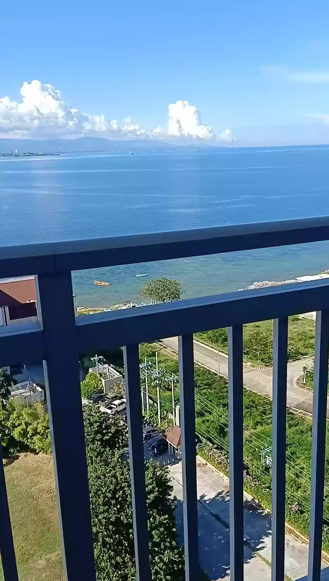 Amisa 2br Corner unit Facing Seaview — 2 Bedrooms in Lapu-Lapu City, Philippines — Photo 2