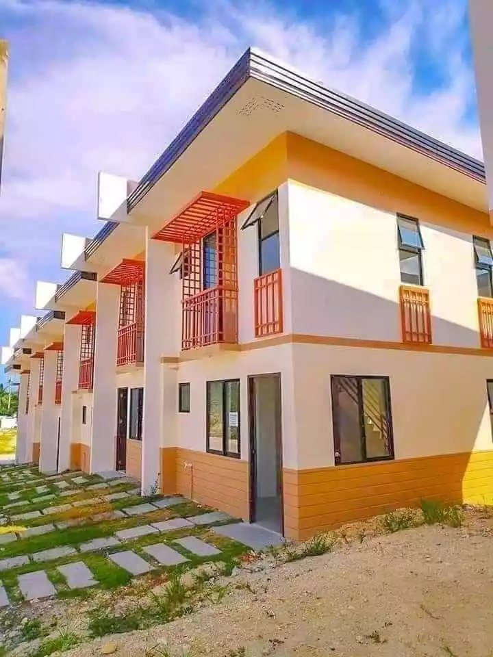 CASA MIRA SOUTH- TOWNHOUSE B — Townhouse in Langtad Bridge, Naga, Cebu — Photo 3