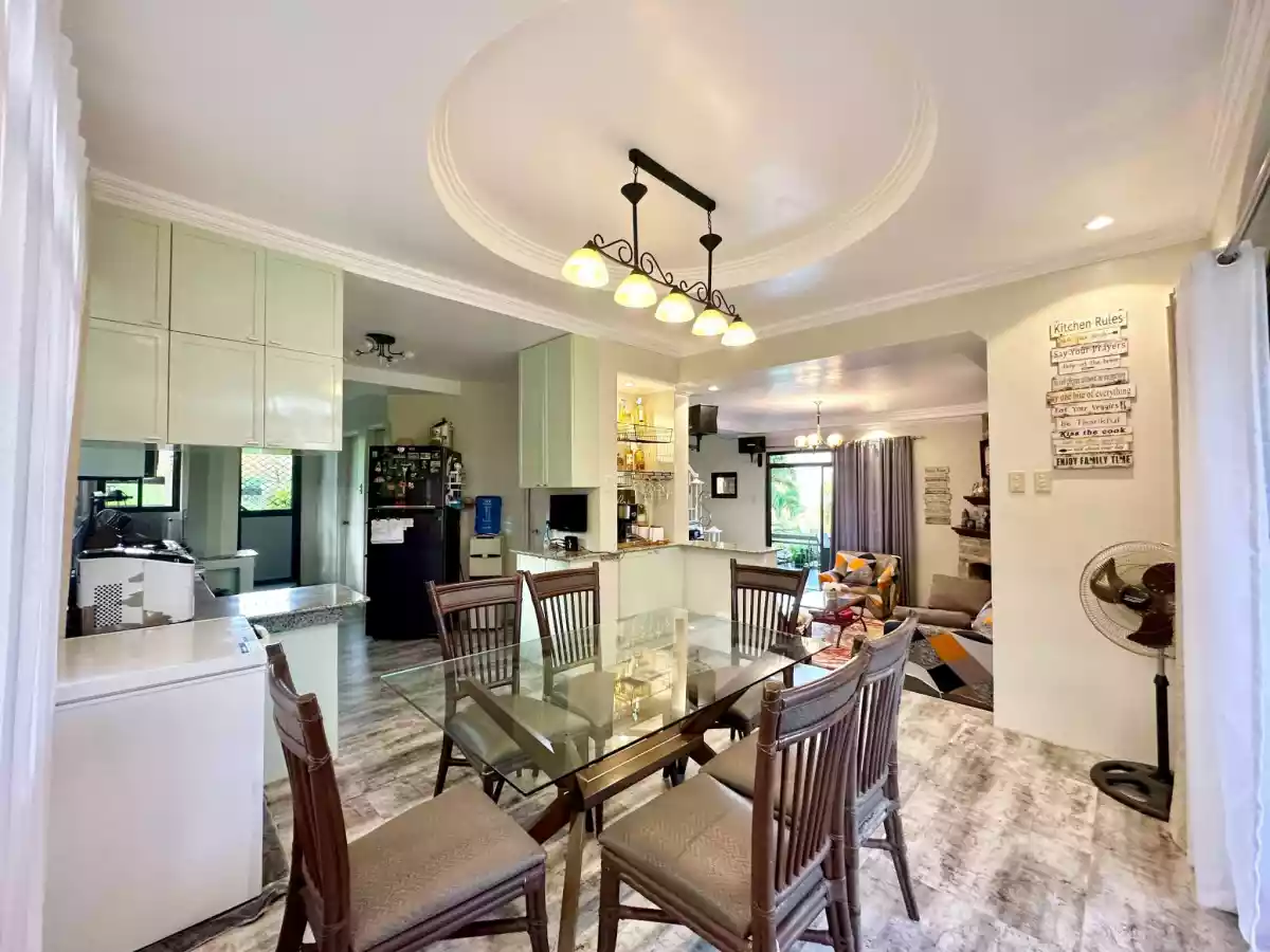 BRICKWALL HOUSE & LOT FOR SALE in Canyonwoods, Tagaytay — House and Lot in Diokno Highway, Laurel, Batangas — Photo 3