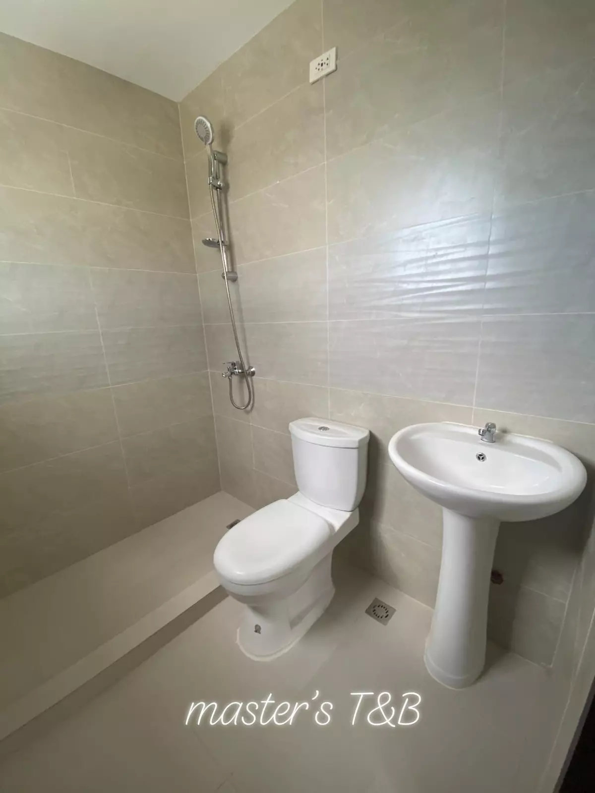 Open photo 14 of 19 — FOR SALE RFO TOWNHOUSE IN MINGLANILLA HIGHLANDS