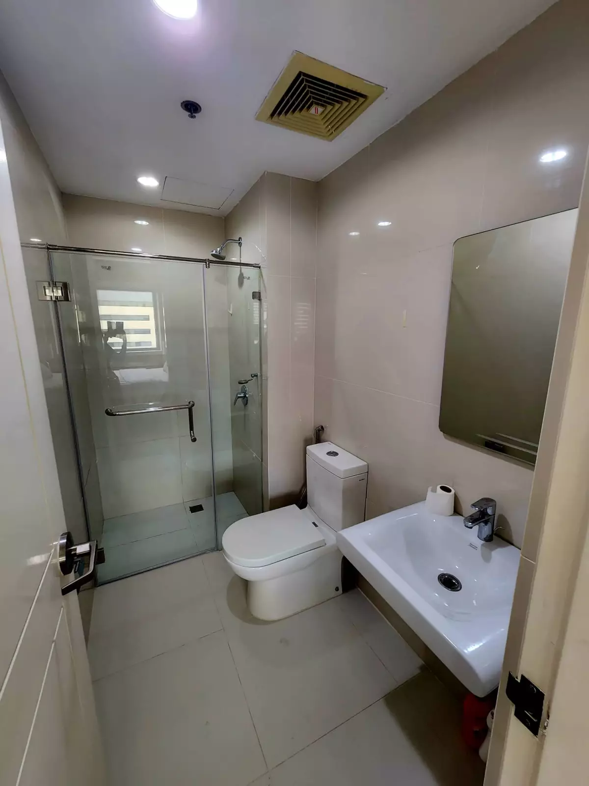 Fully-furnished 1BEDROOM in Grand Cenia Residences with Parking For Sale  - photo 5