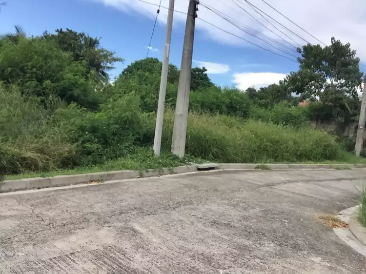 Residential Lot for sale inside an exclusive villa in Maribago LapuLapu City — Residential Lot in Maribago, Lapu-Lapu City, Cebu — Photo 4