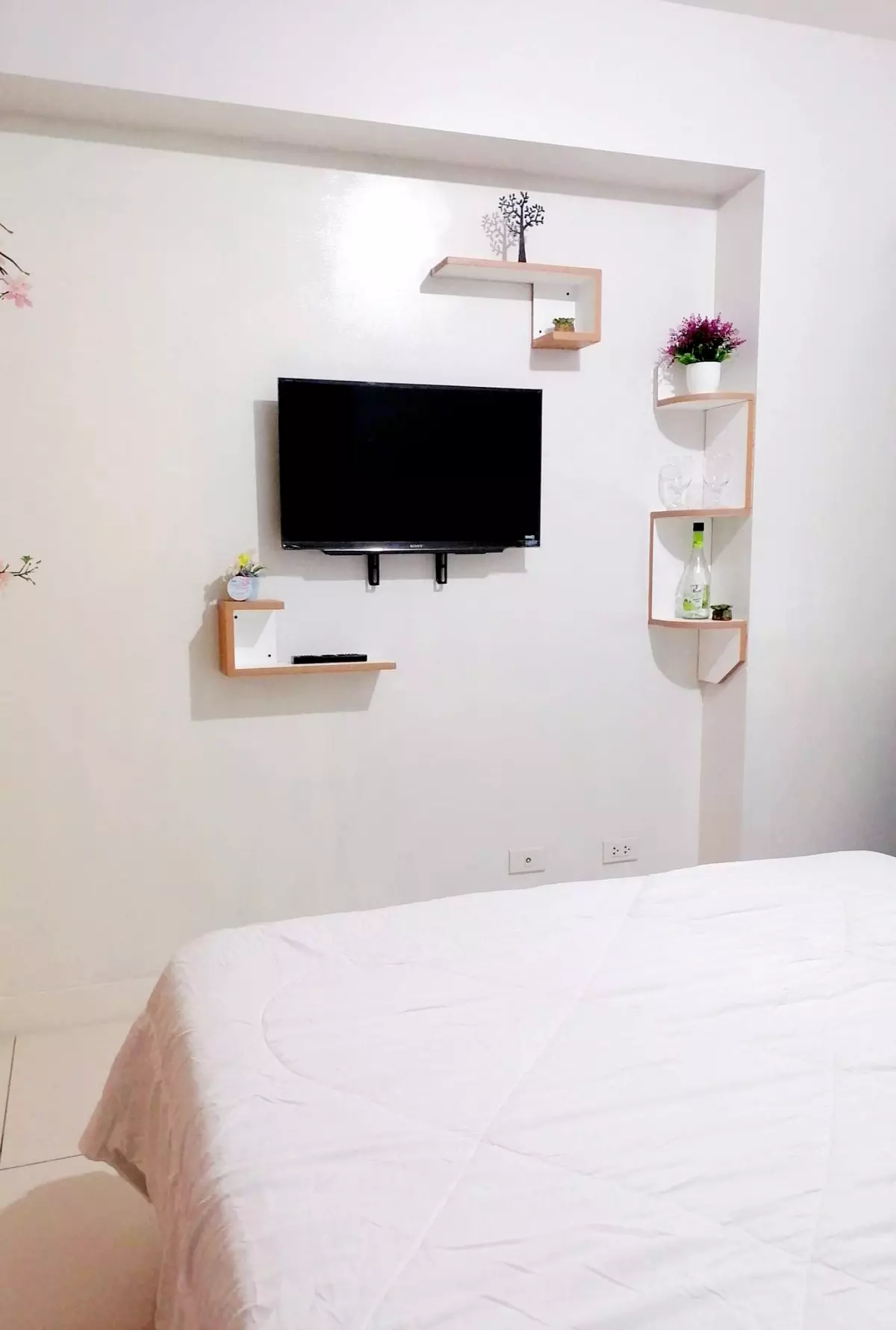 Markdown Sale studio condo - photo 3