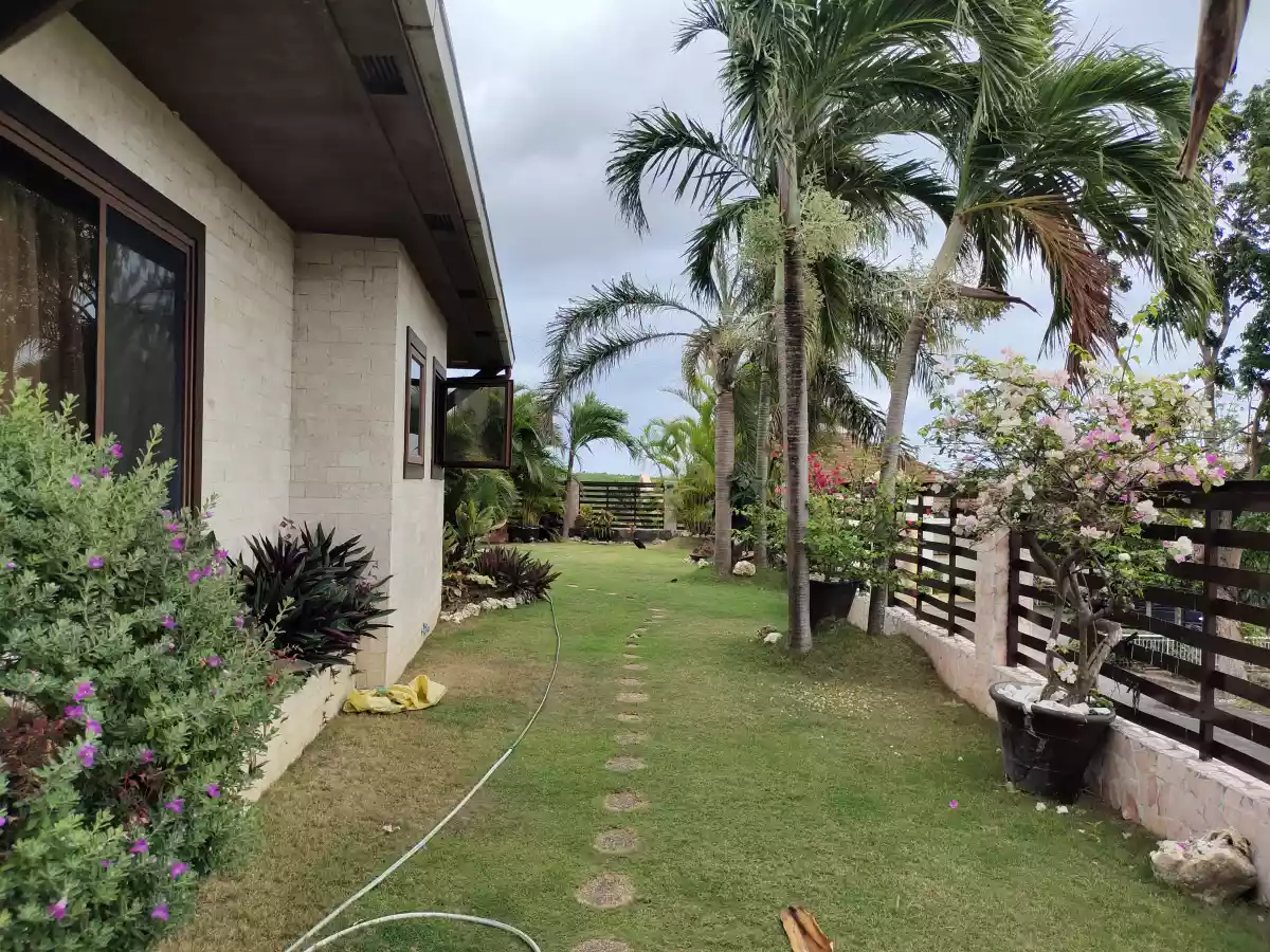 5-Bedroom House and Lot for Sale in Consolacion, Cebu — House and Lot in Consolacion, Cebu, Philippines — Photo 4