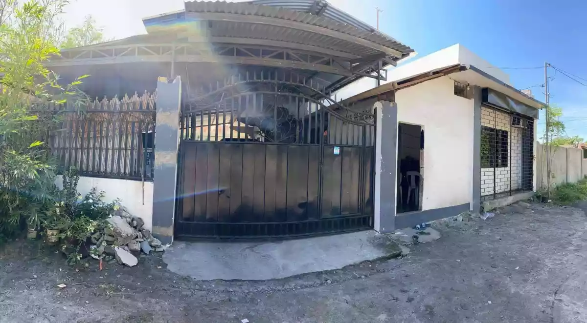 3 Bedrooms House and Lot with 3 Doors Studio Type Apartment at Calumpang — House and Lot in General Santos City, South Cotabato, Philippines — Photo 3