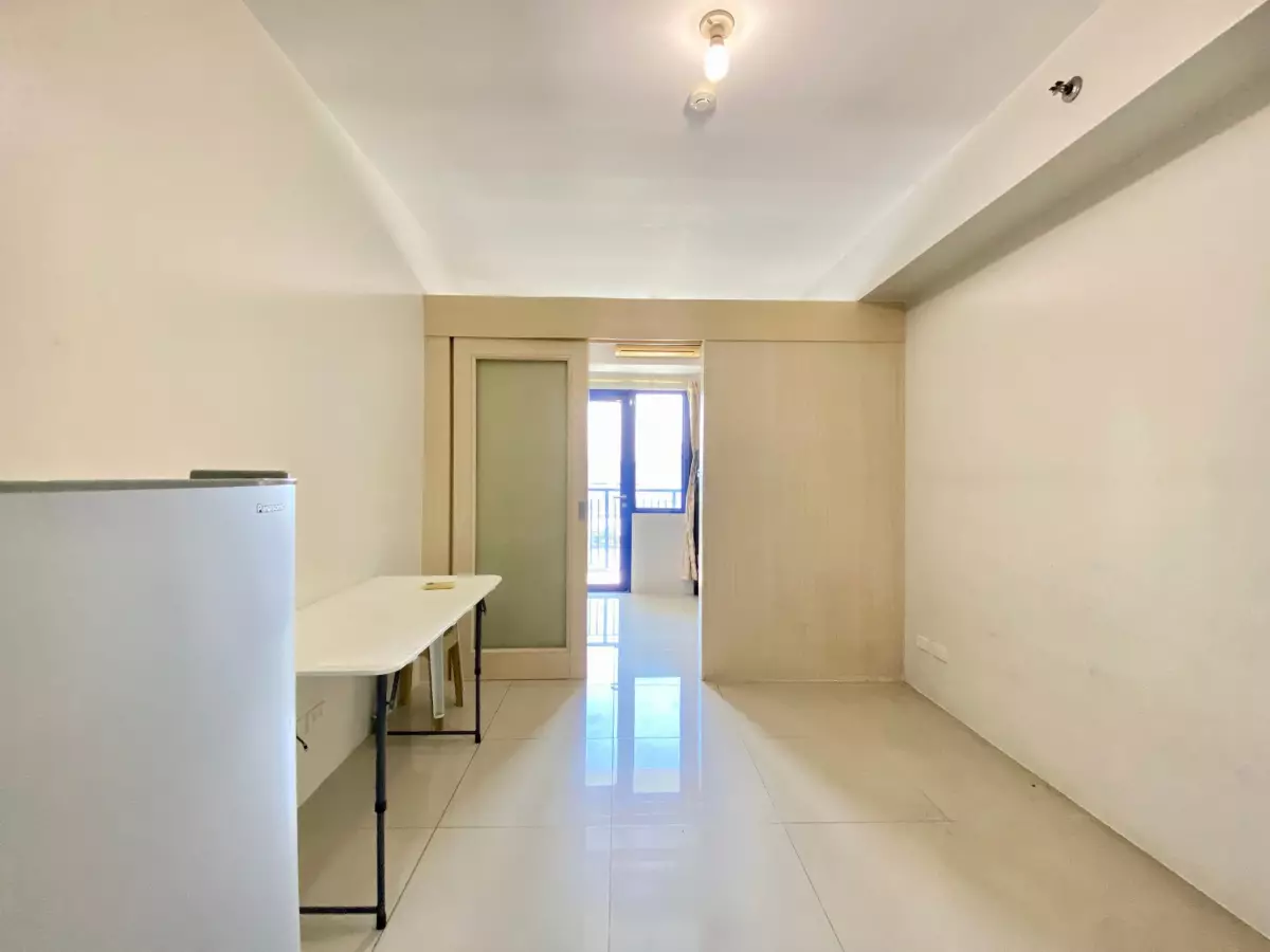 1BR SEMI-FURNISHED UNIT FOR SALE AT SEA RESIDENCES   - photo 5