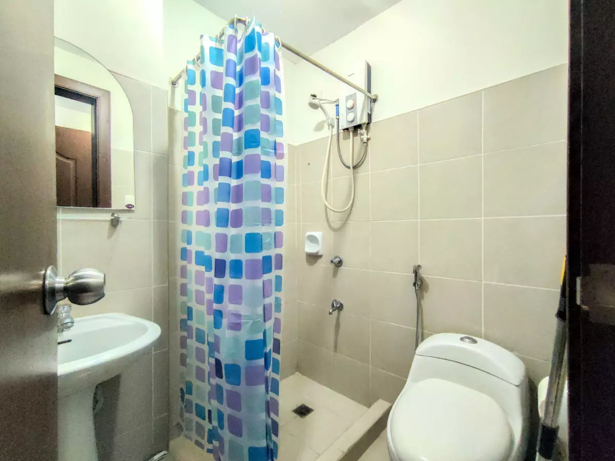 FOR RENT 1BR SEMI-FURNISHED UNIT at Ridgewood Towers   - photo 5