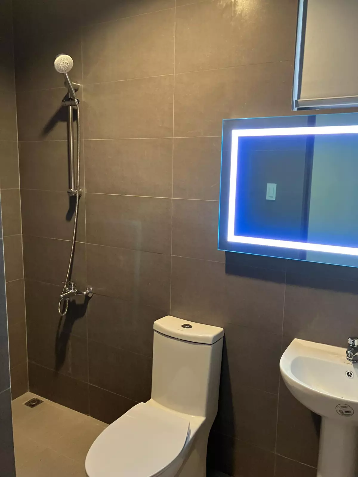 Be the owner of fully furnished house and lot in a exclusive subdivision in Bacolod city (ENCLAVES by Ayala land) - photo 3