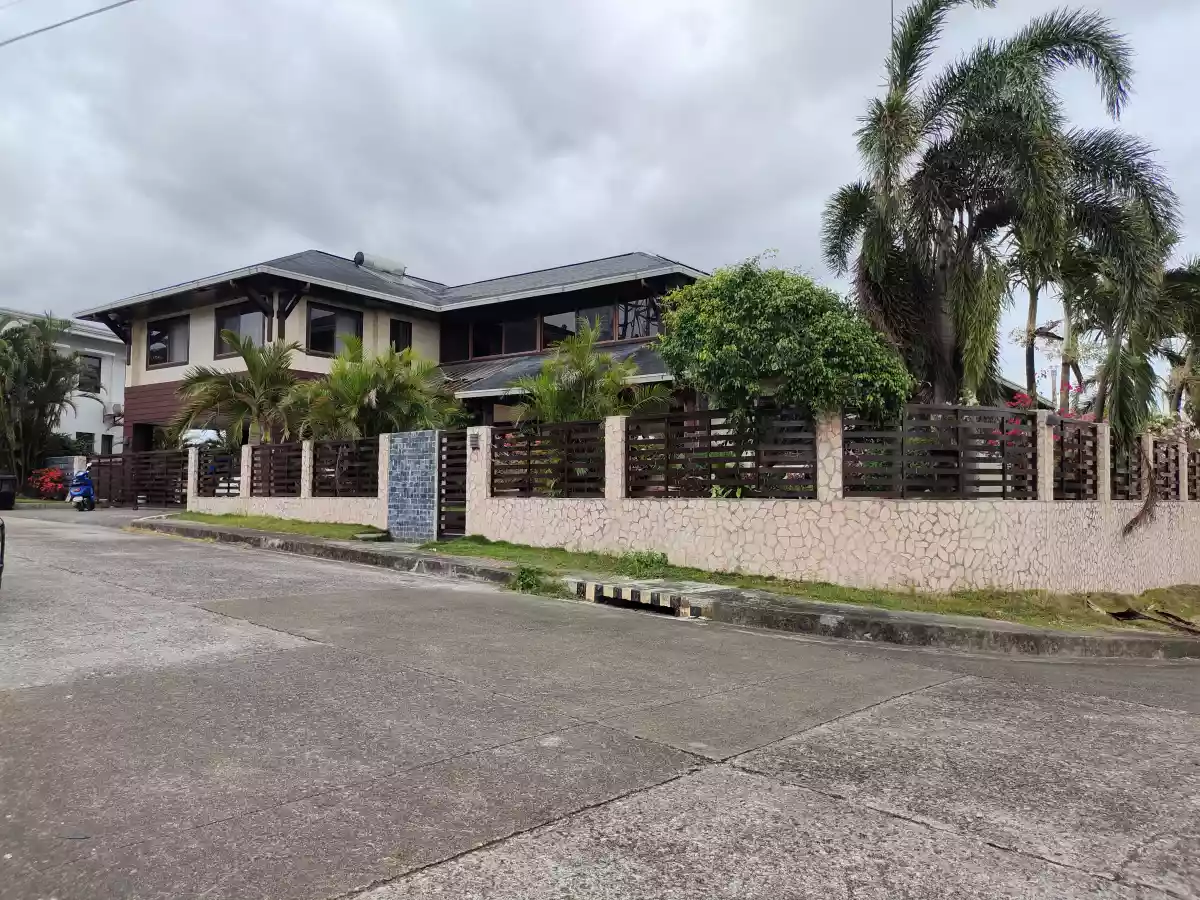 5-Bedroom House and Lot for Sale in Consolacion, Cebu — House and Lot in Consolacion, Cebu, Philippines — Photo 3