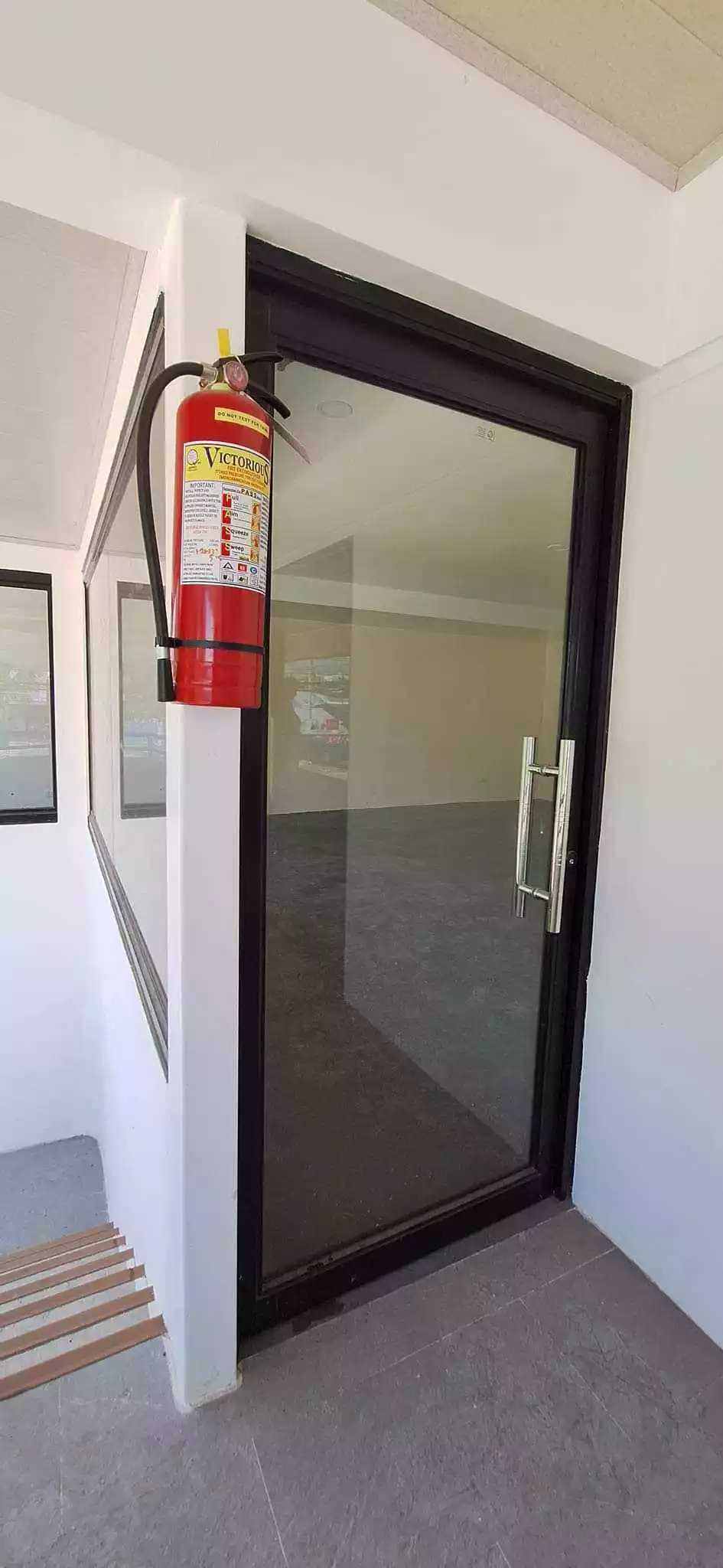 COMMERCIAL SPACES FOR RENT - photo 7