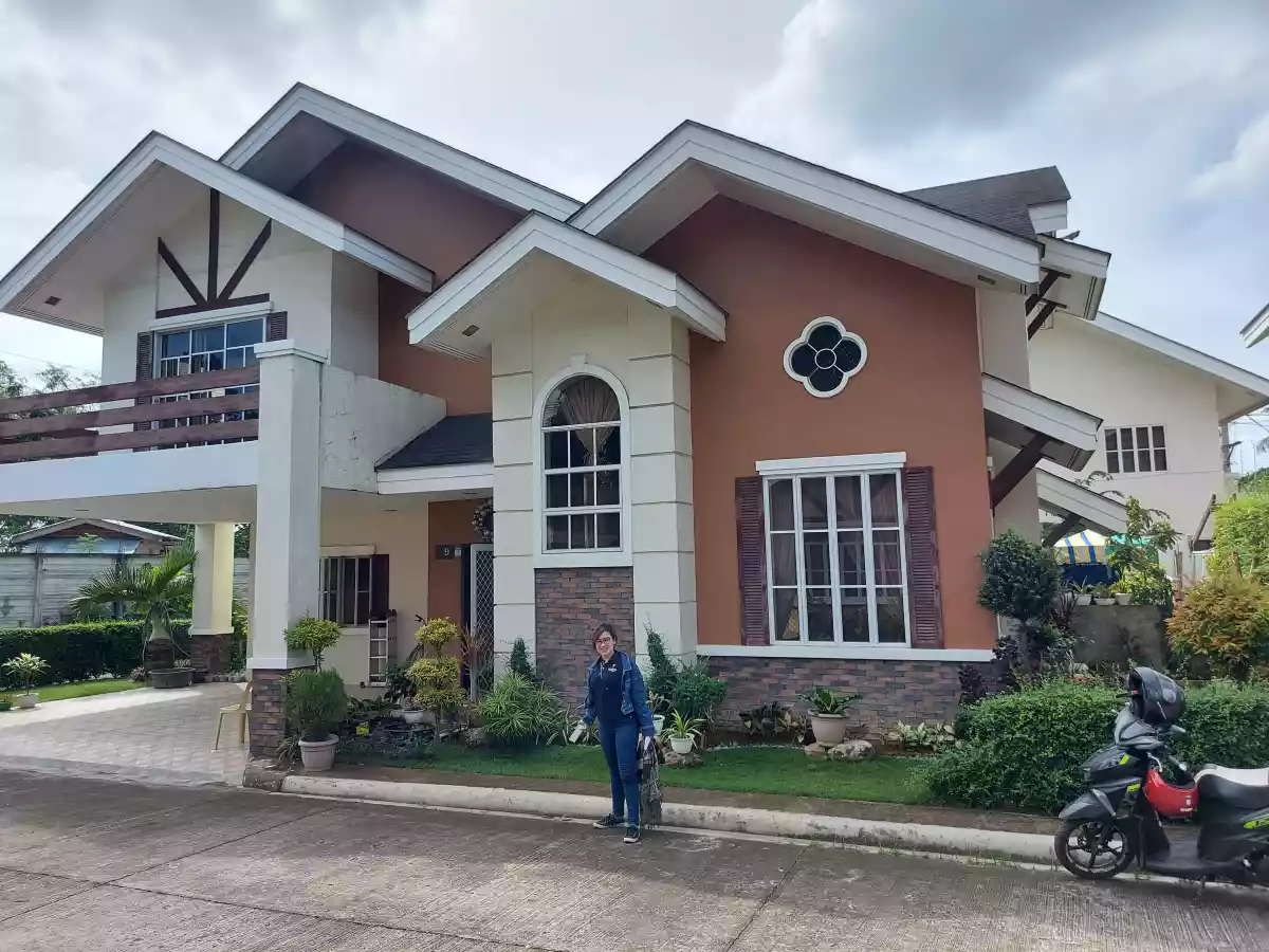 House and lot - photo 2