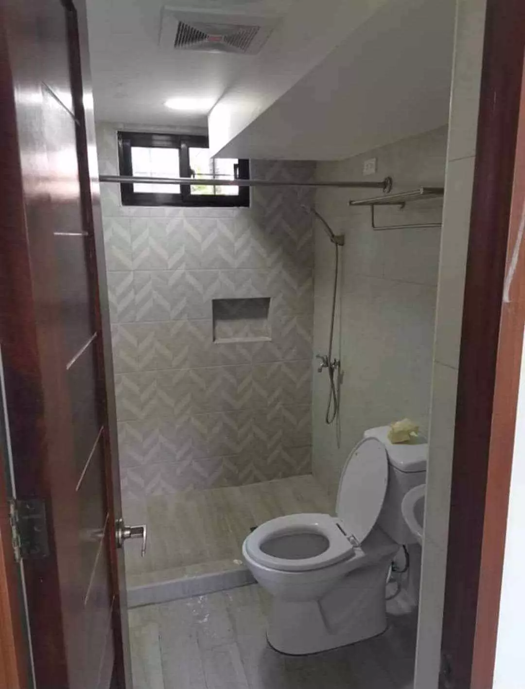 TWO-STOREY HOUSE FOR RENT - photo 5