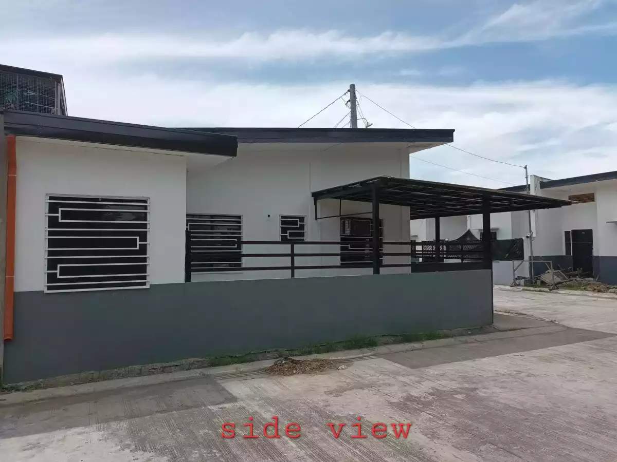 2BR Corner House & Lot in Windsor For Rent
