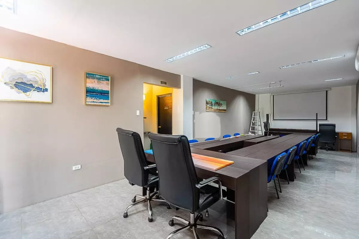 Open photo 12 of 18 — Spacious Modern House with Office and 5-Parking for Sale in Lapu-Lapu City