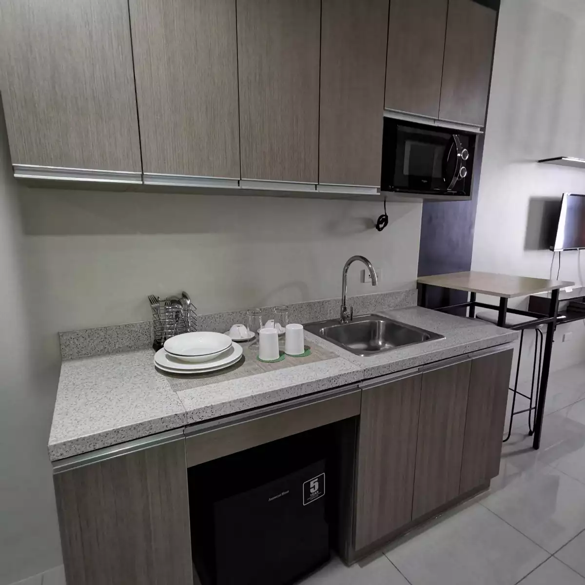 Fully Furnished Studio Unit for RENT or for ASSUME at Horizons 101 — Studio in General Maxilom Avenue, Cebu City, Central Visayas — Photo 6