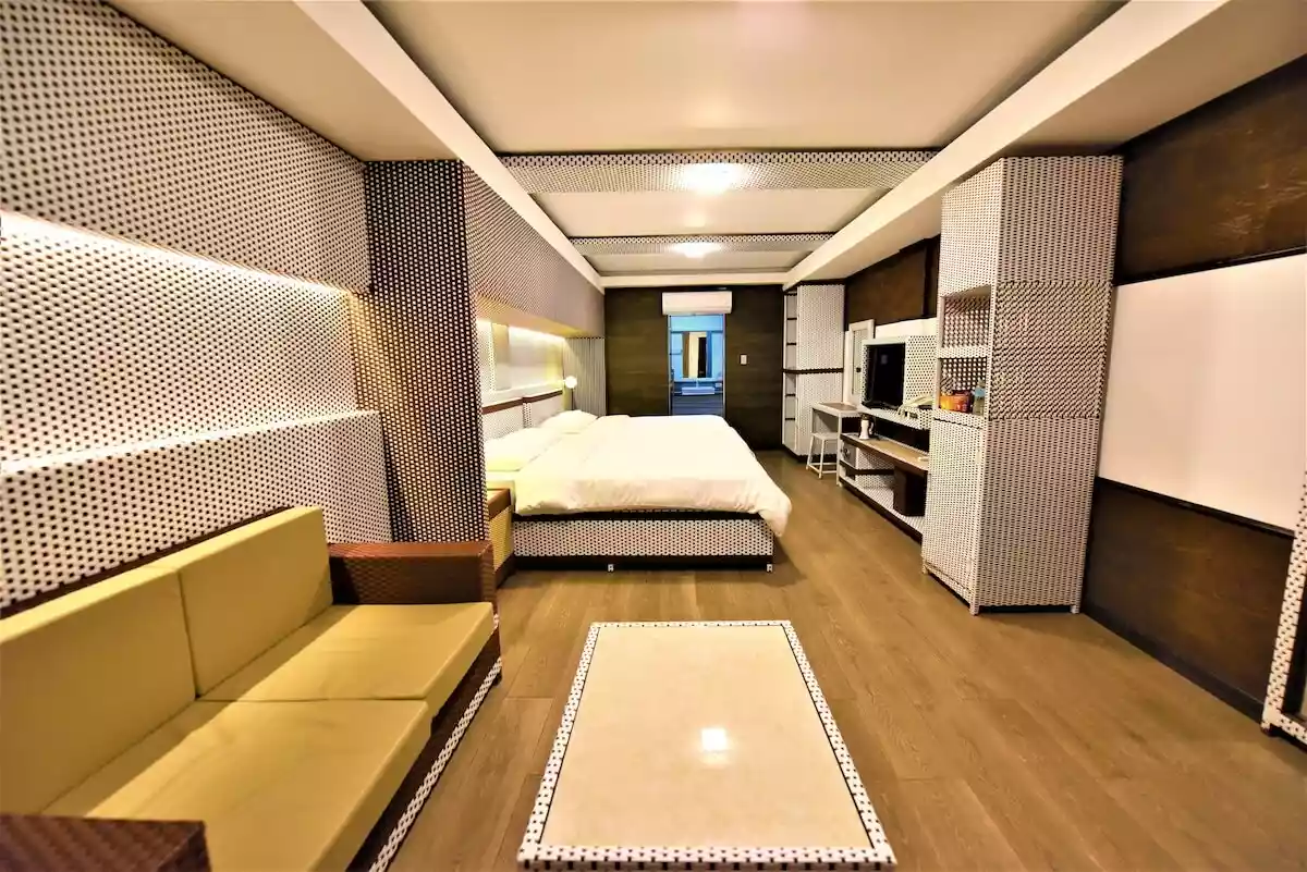SACRIFICE SALE KOREAN HOTEL W/ POOL 24 ROOMS IN BANKAL, LAPU-LAPU — Hotel in Lapu-Lapu City, Cebu, Philippines — Photo 4