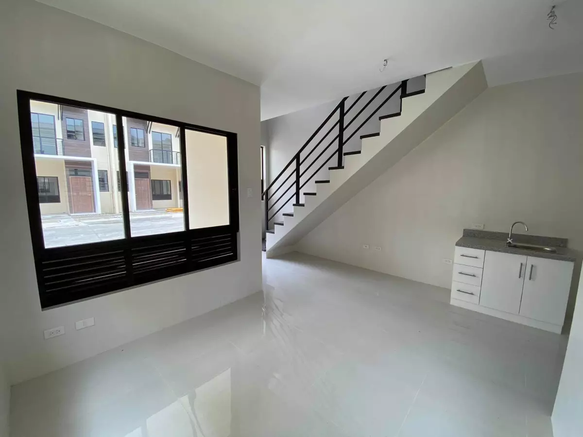 Serenis Townhouse End Unit for Assume - photo 7