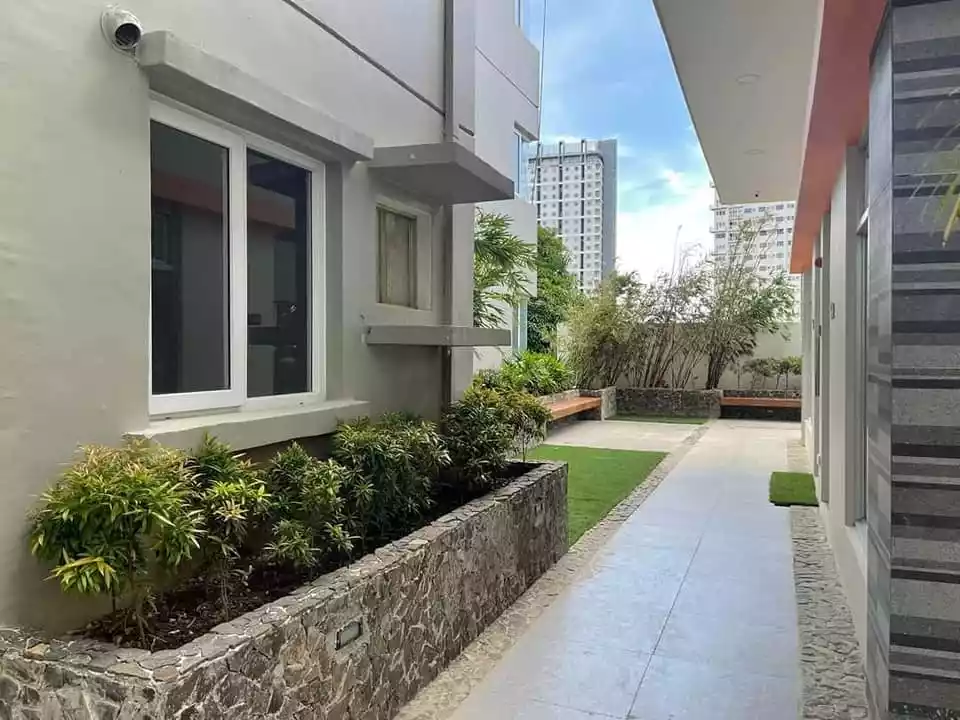 Symfoni Bossa Studio Unit with Balcony for Sale/Assume - photo 5