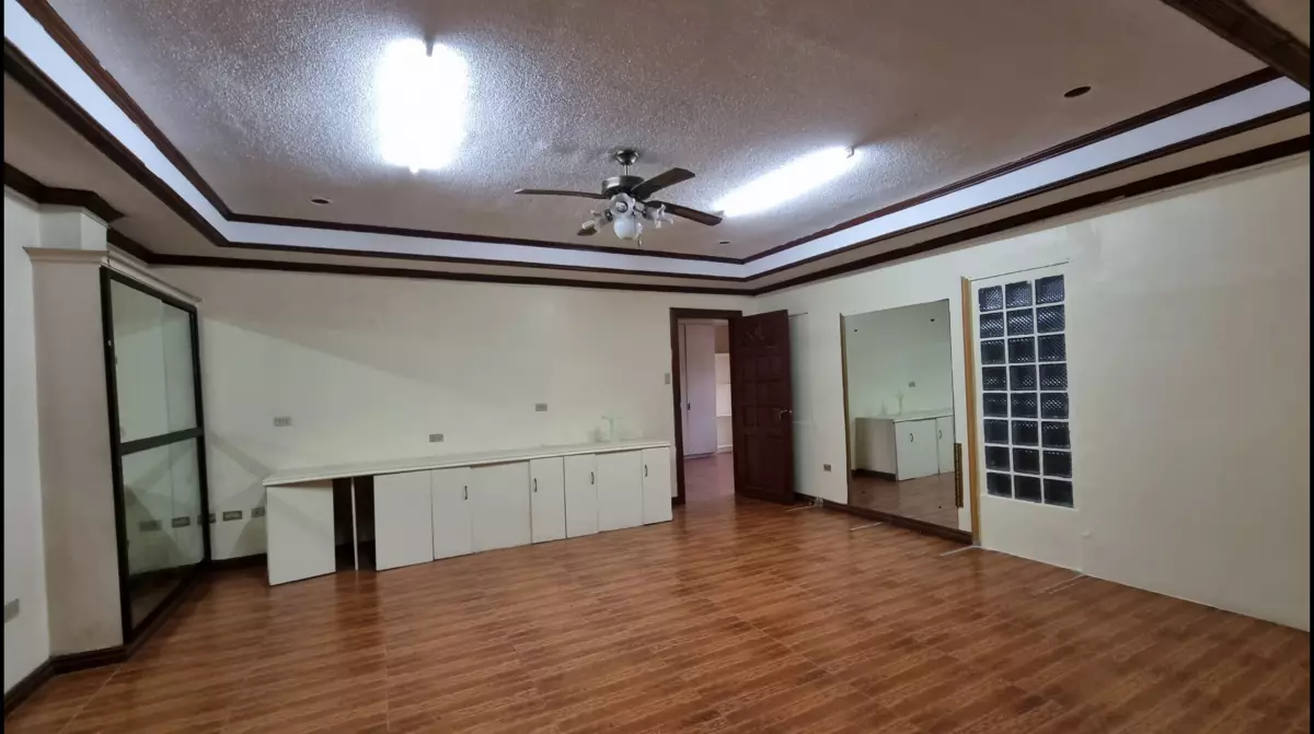 OFFICE WITH 6 ROOMS — Building in Cagayan de Oro, Misamis Oriental, Philippines — Photo 5