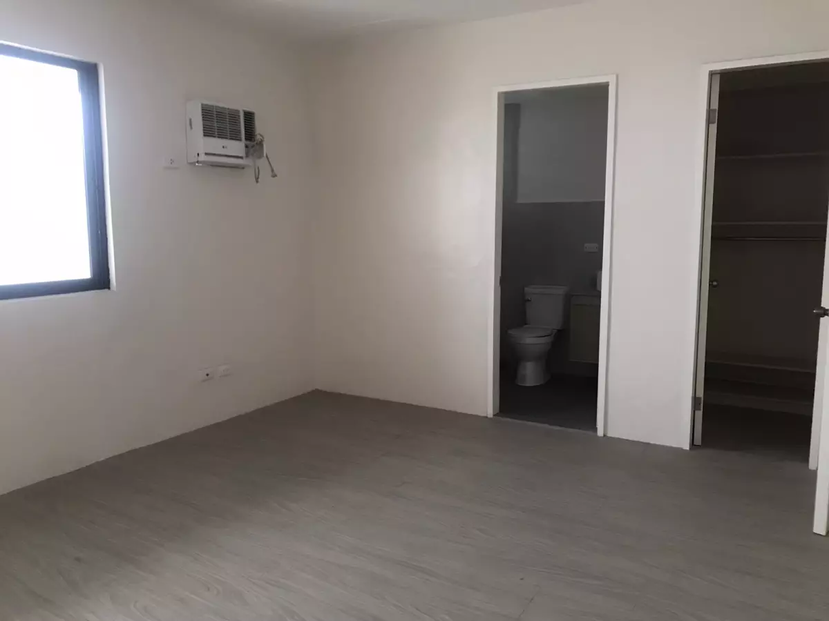 Townhouse for Rent in Banawa - photo 4