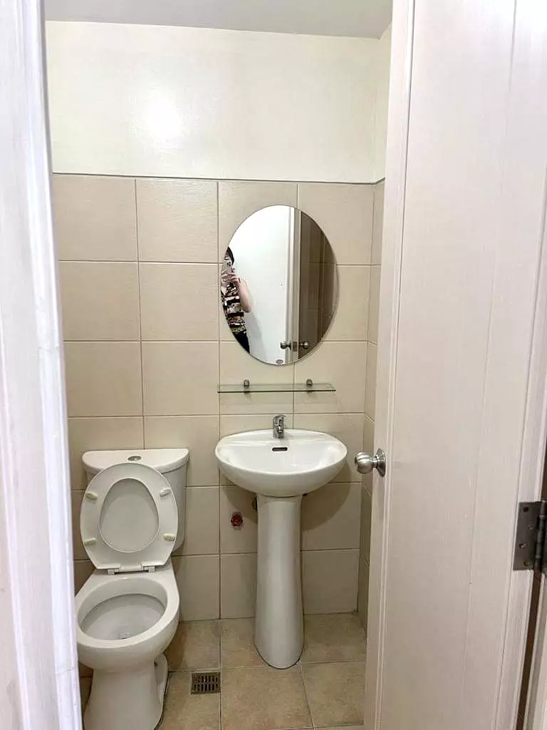 Income-genarating, 26 sqm Studio unit and Parking in the heart of Makati Central Business District!!! — Studio in H.V. Dela Costa, Makati, Metro Manila — Photo 6