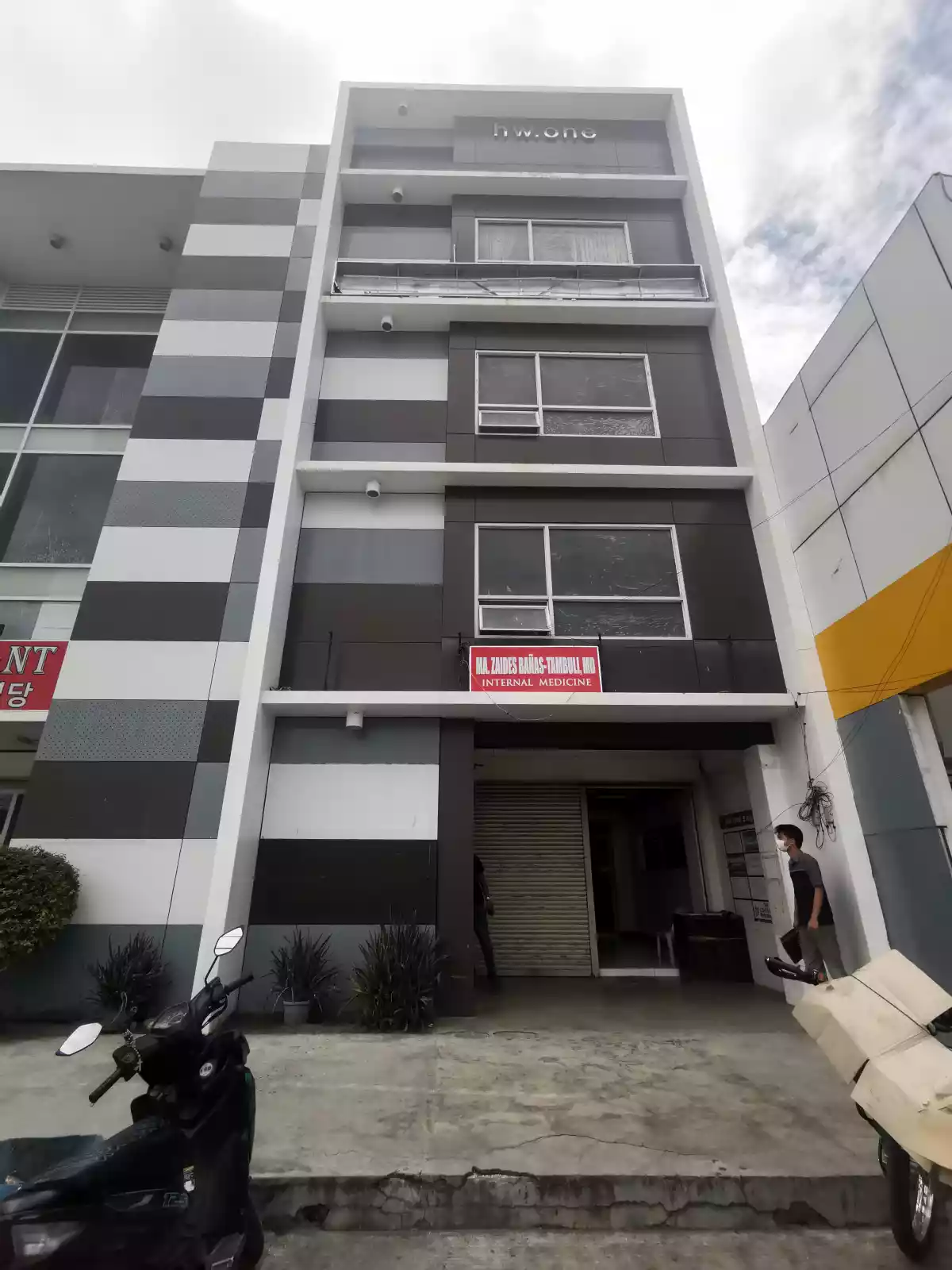 Commercial Space at Ground floor, right wing with small office