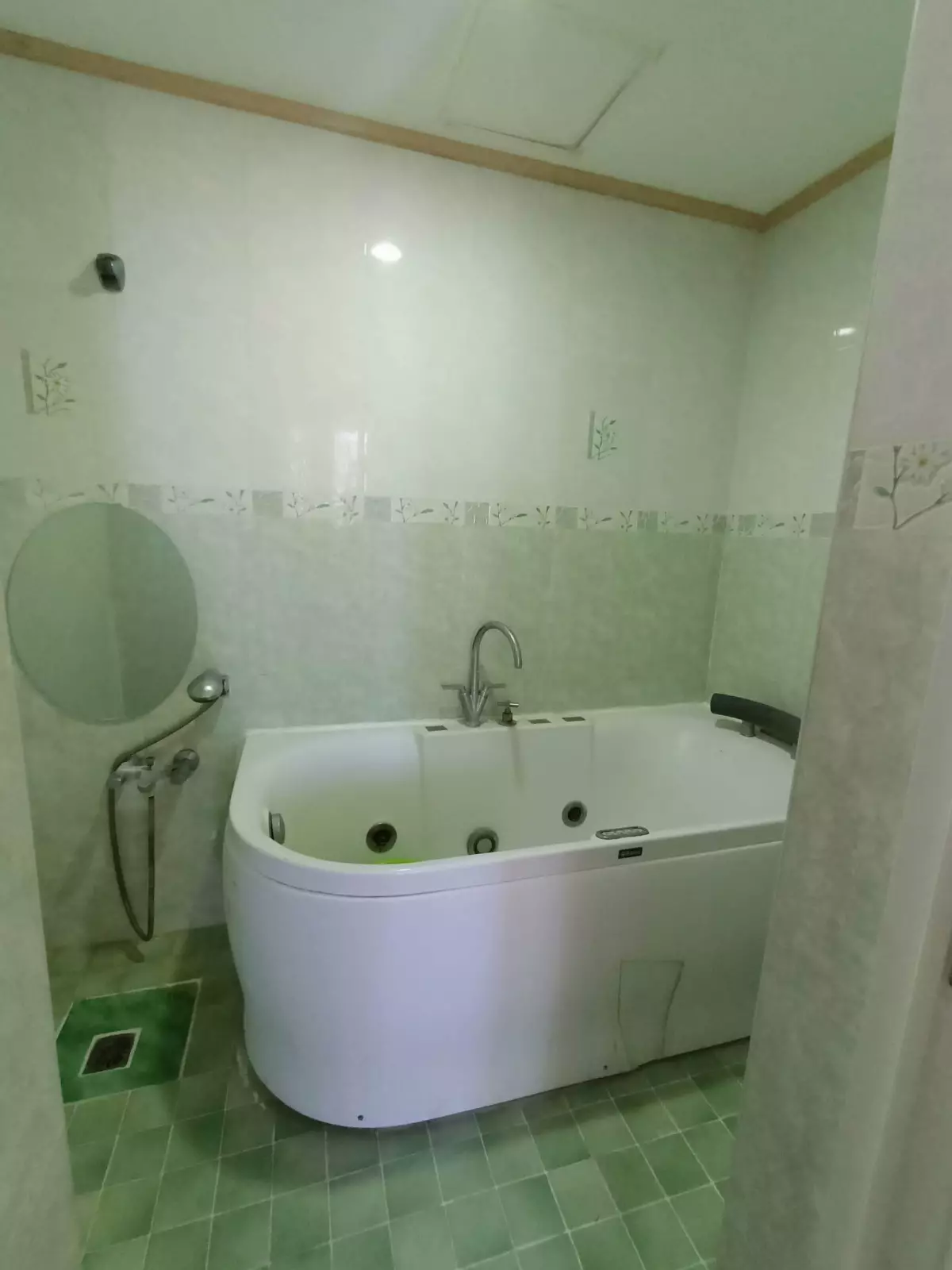 Rush Sale! 2 Bedroom Semi-Furnished Condo Unit in Cebu City! — 2 Bedrooms in Cebu City, Cebu, Philippines — Photo 5