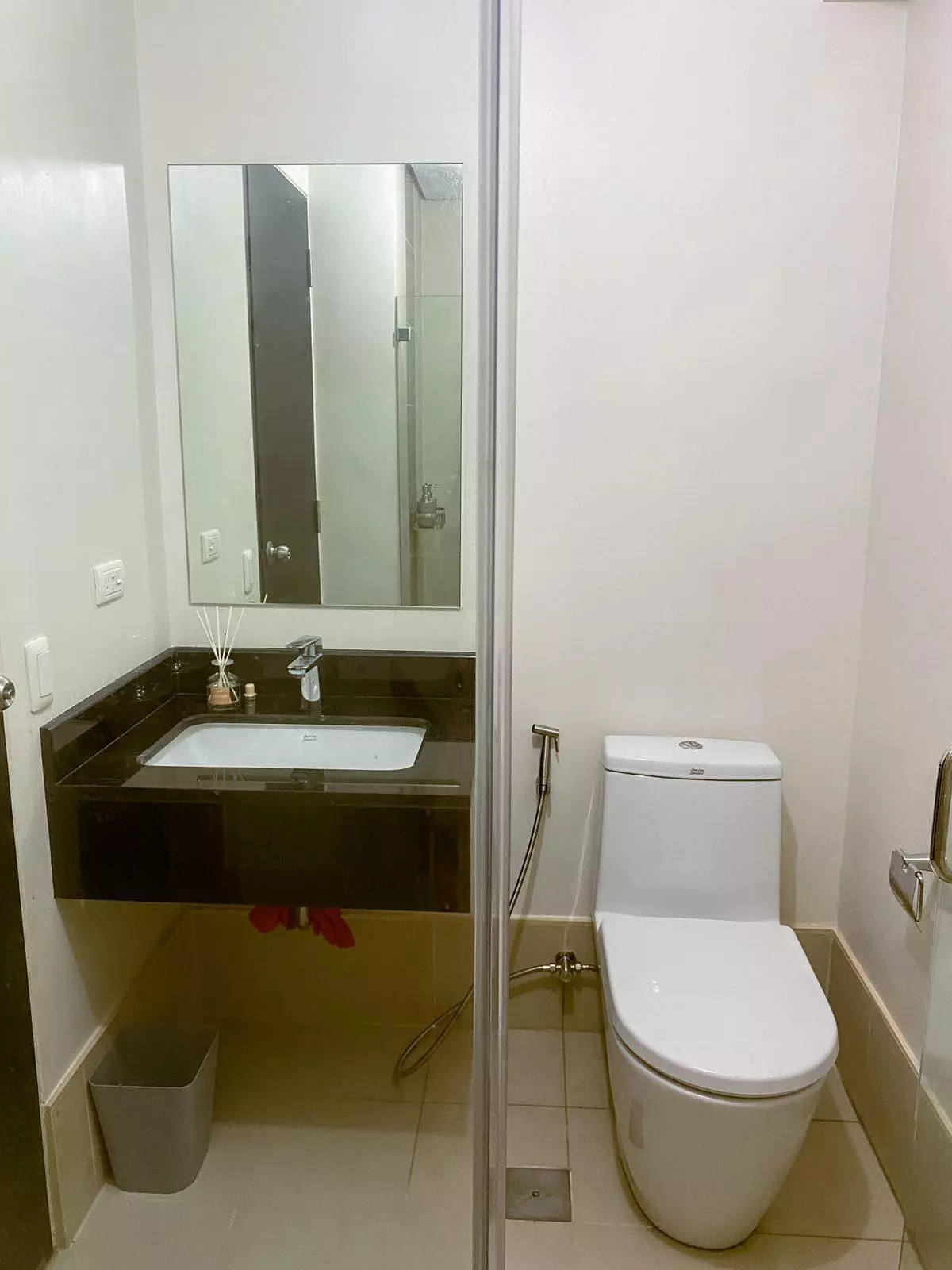 Elegantly Furnished Studio Unit at Solinea Tower 2 — Studio in Cebu City, Philippines — Photo 4
