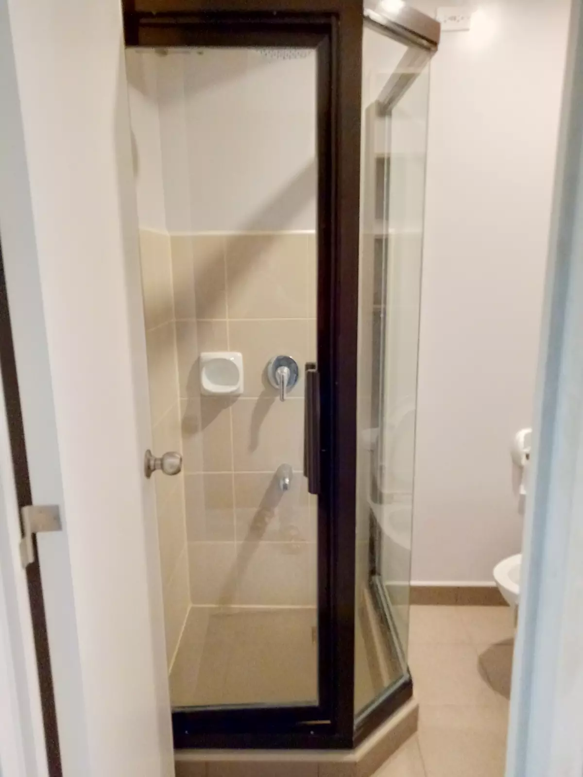 Fully-Furnished Studio Unit For Rent — Studio in Lahug, Cebu City, Cebu — Photo 5