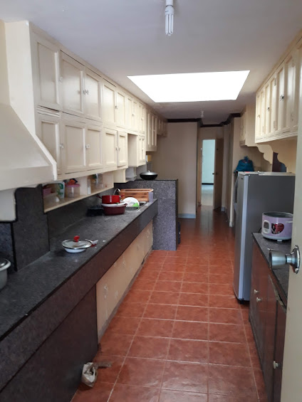 For rent 5 bedrooms House with 3 small units Apartment in Mandaue City Cebu - photo 5