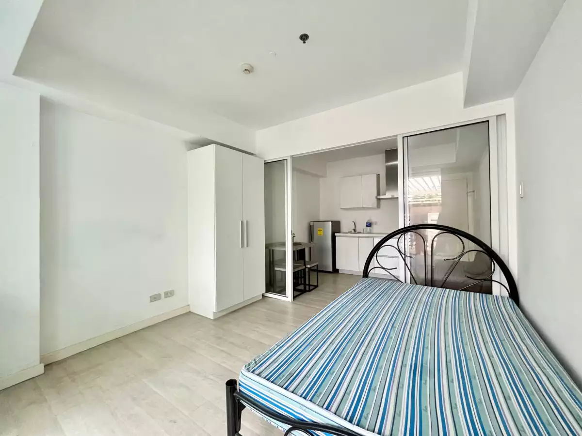 AZURE URBAN RESORT RESIDENCES 1BR UNIT WITH GARAGE PARKING FOR RENT & SALE — 1 Bedroom in Azure Urban Residences, West Service Road, Parañaque — Photo 6
