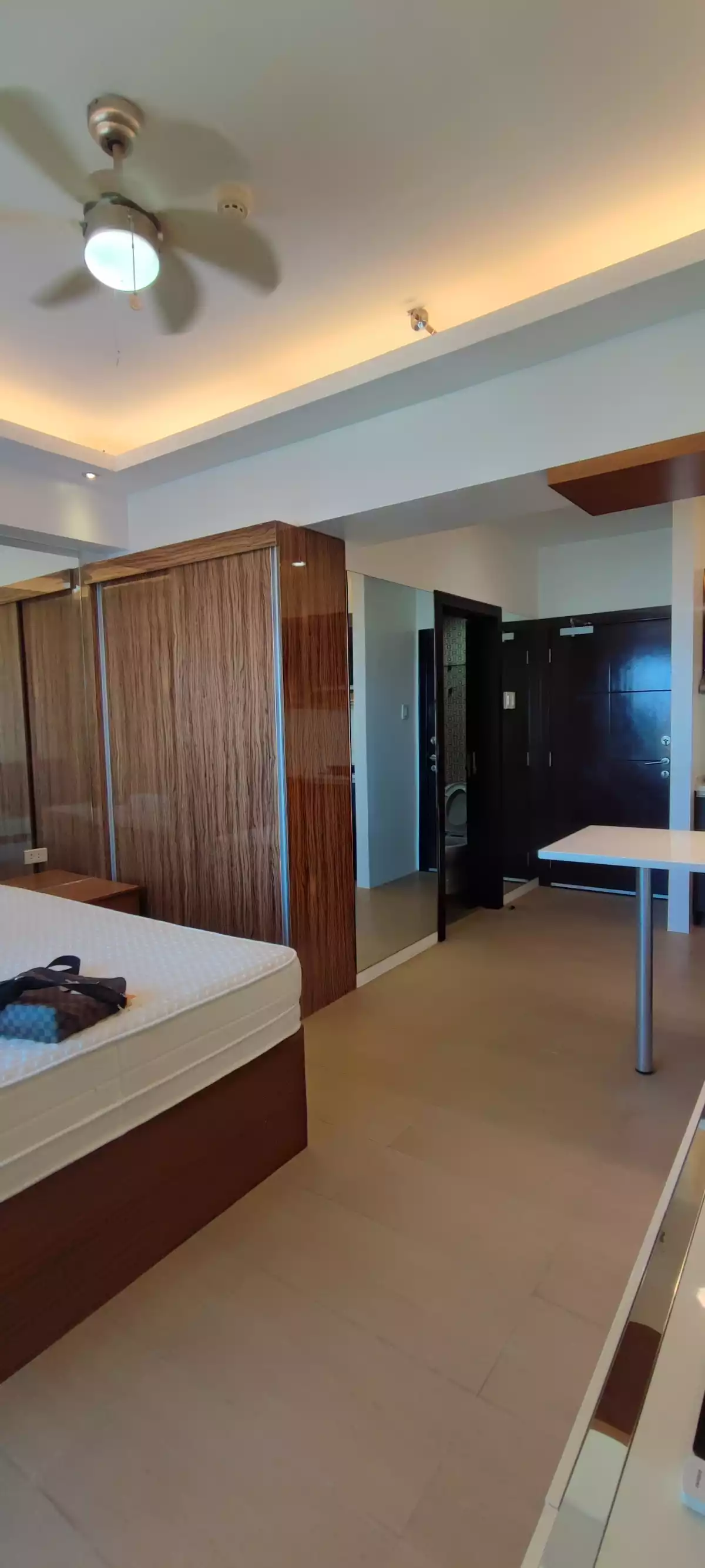Studio with Balcony Sacrifice Sale at 2.4M — Studio in Ultima Residences Ramos Tower, F. Ramos Street, Cebu City — Photo 3