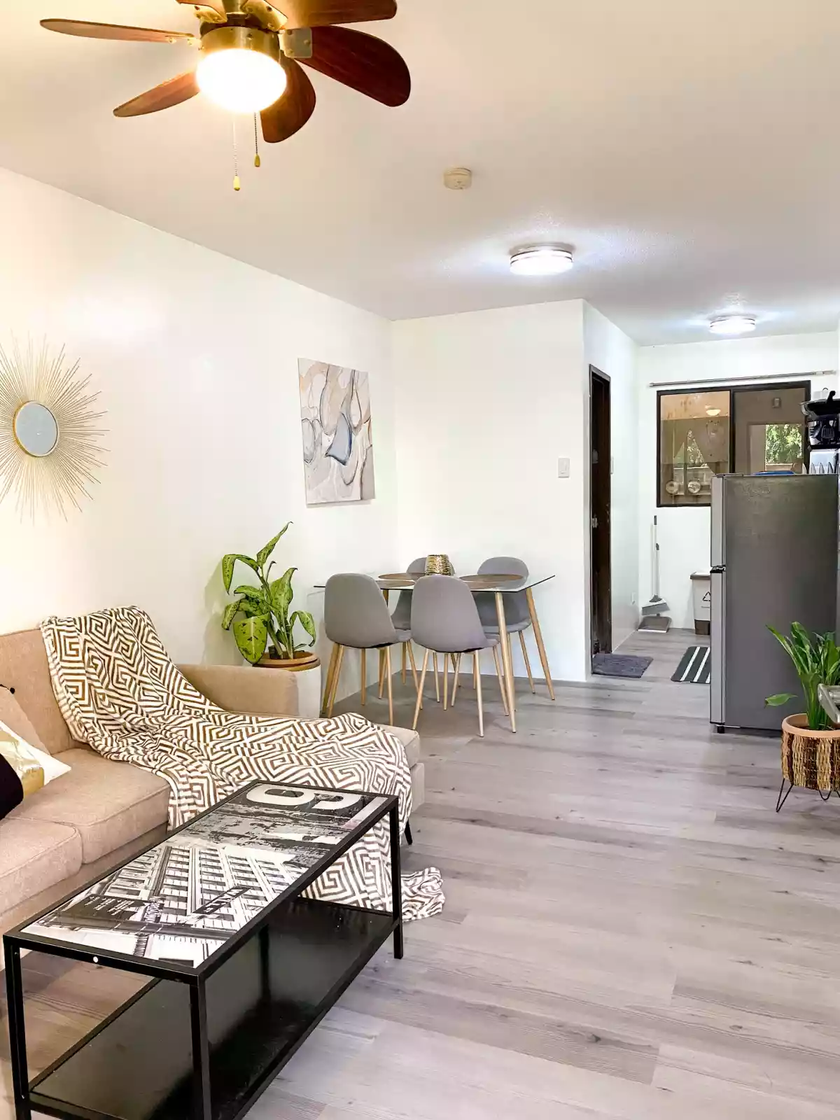 Spacious, fully furnished 2 bedroom unit — 2 Bedrooms in Pres. Magsaysay Street, Cebu City, Philippines — Photo 4