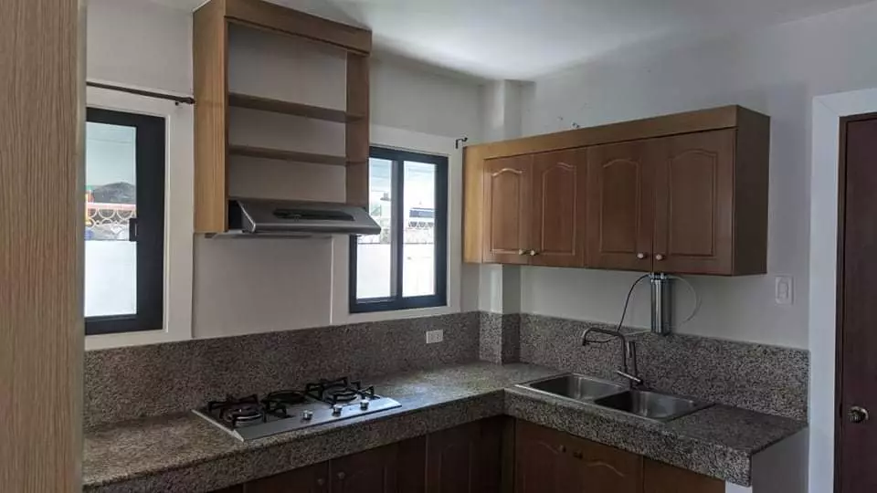 House and lot for sale - photo 5