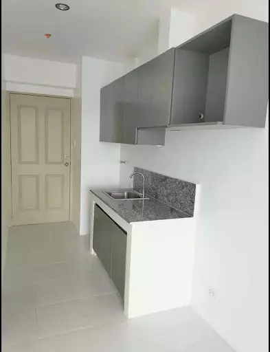 FOR SALE! STUDIO UNIT IN TOMAS MORATO — Studio in Quezon City, Metro Manila, Philippines — Photo 4