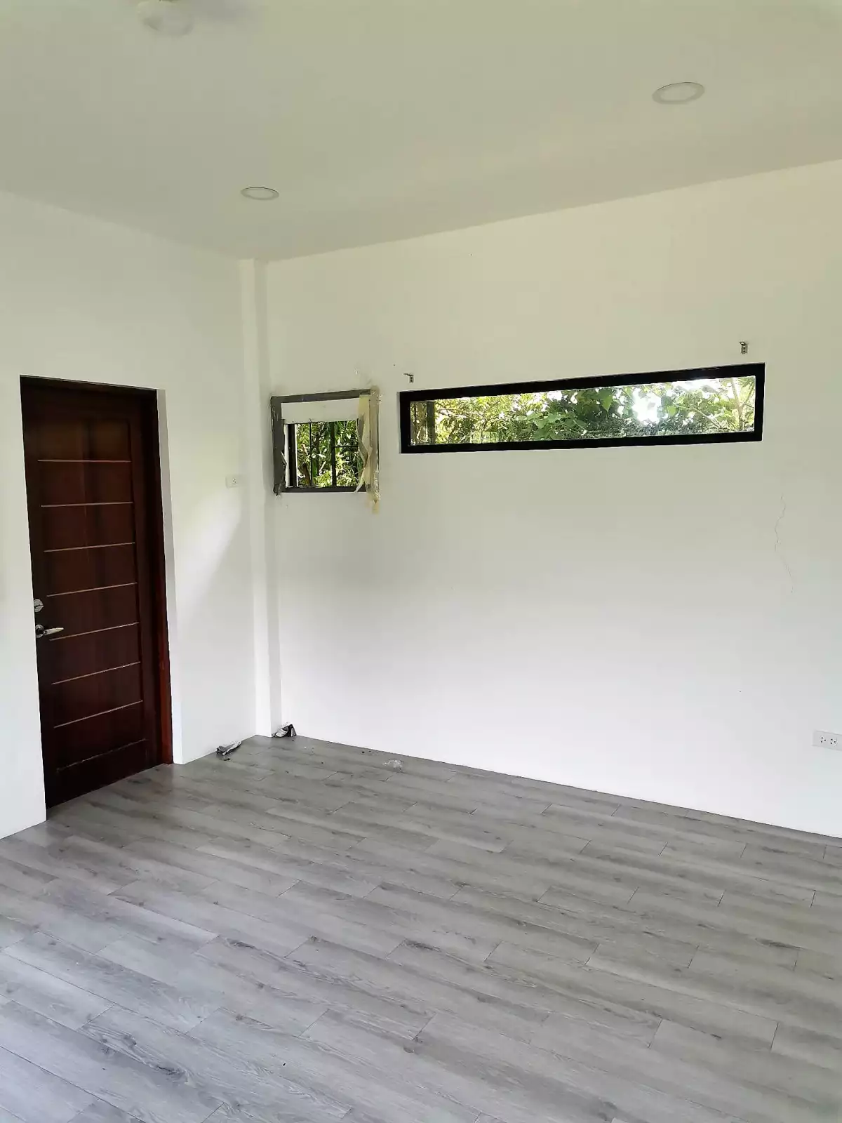 Open photo 11 of 12 —  1,500 sq.m Lot with two big Houses for rent in Bankal lapu-lapu city