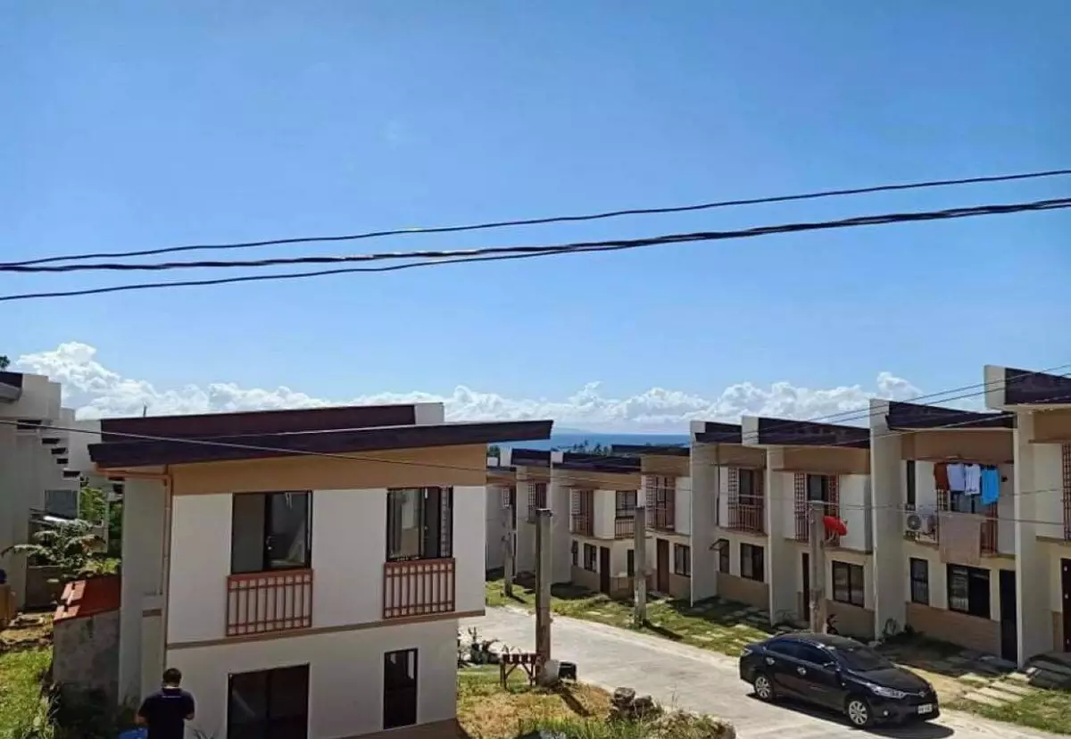 Rent to OWN Seaview End Unit CM Naga - photo 3