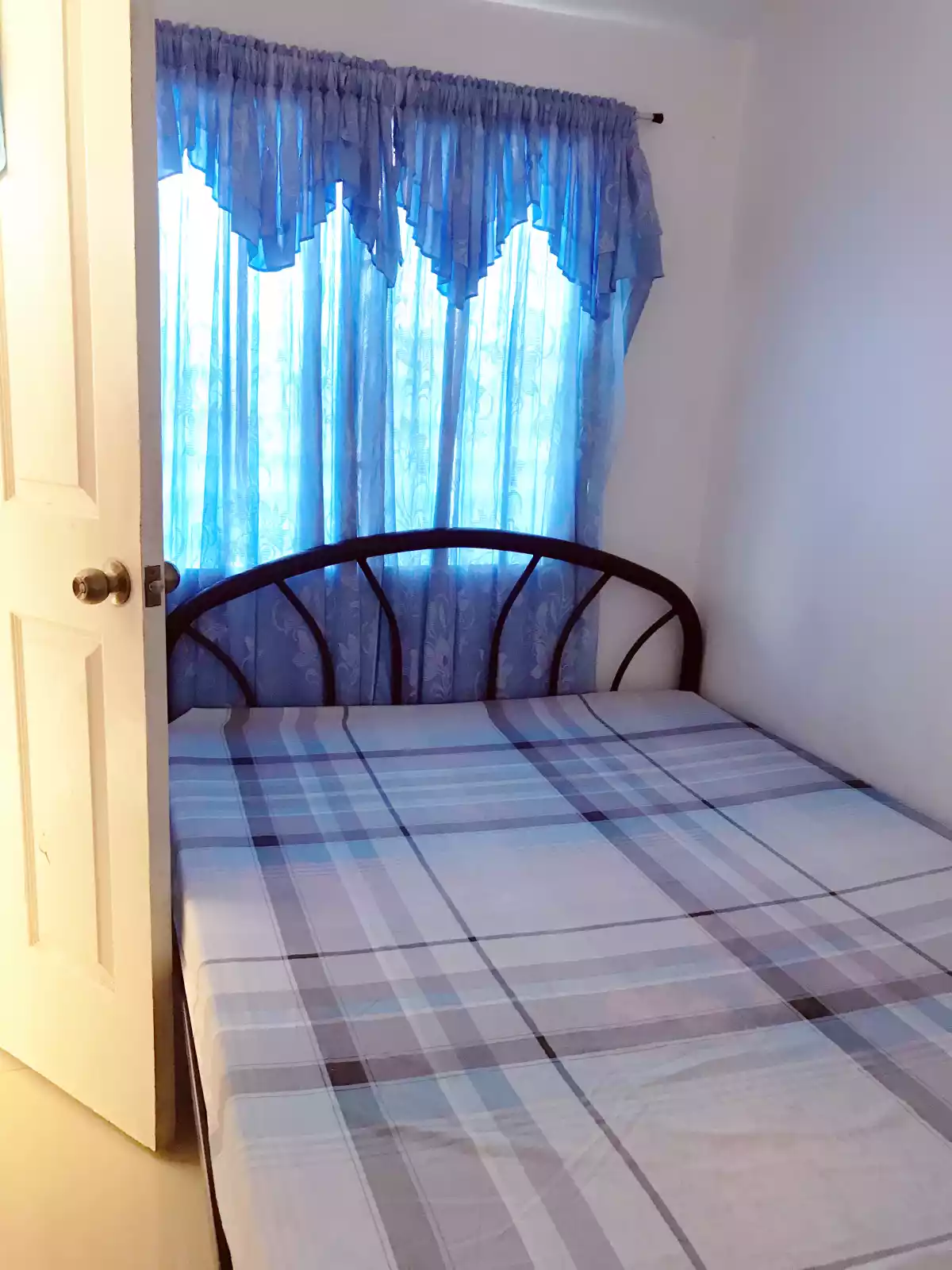 Fully Furnished Townhouse for ASSUME - photo 3