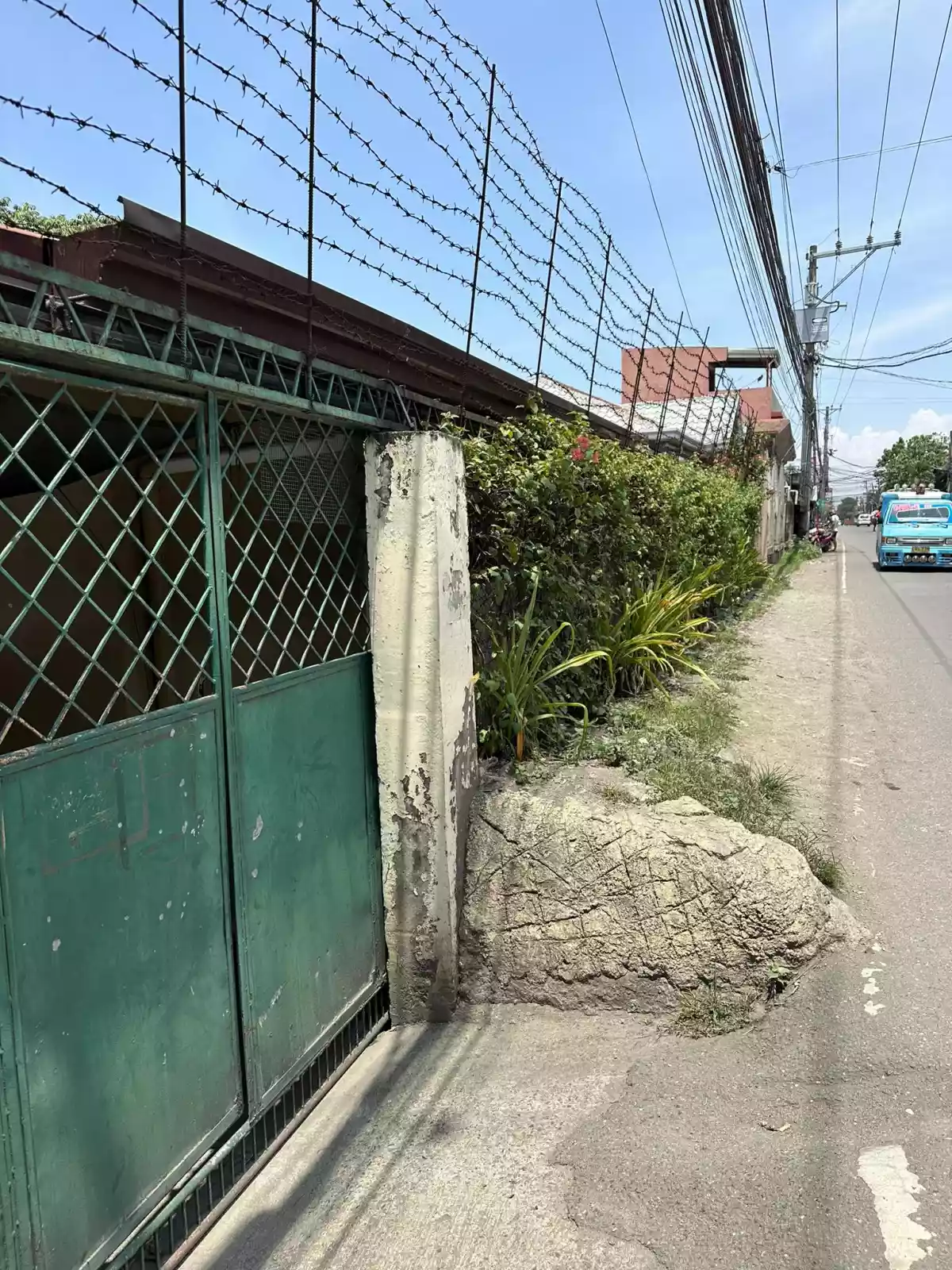 Open photo 16 of 17 — House and Lot along the Road
