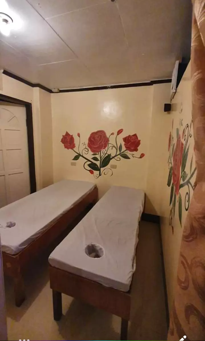 Commercial Space w/ Office and 4 Rooms - photo 6