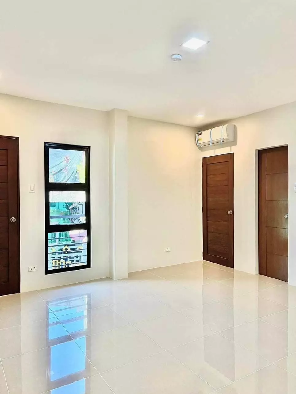 Brand New Modern House & Lot CLEAN TITLE - photo 2