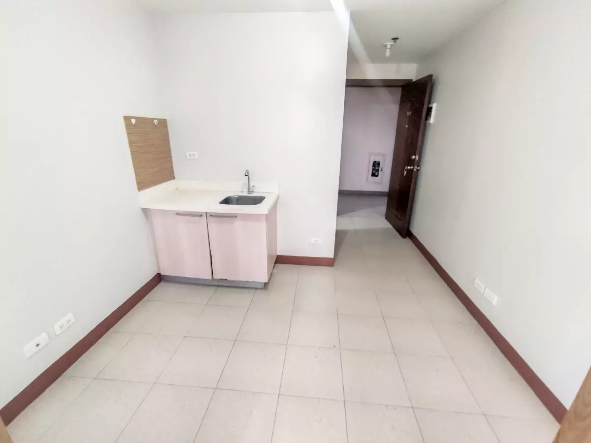 1BR BARE UNIT FOR SALE at Ridgewood Towers   - photo 4