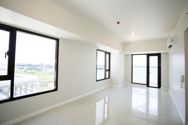 For Sale Condominium in Mandaue!!! (MANDANI Bay - Seaview w/ Parking) — 3 Bedrooms in F.E. Zuellig Avenue, Mandaue City, Philippines — Photo 3