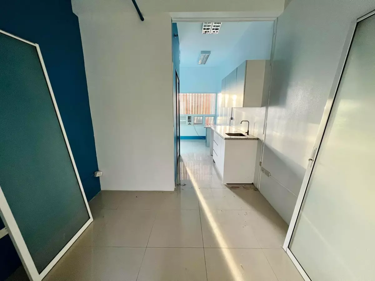 City Soho Medical Clinic for Rent — Space in Cebu City, Cebu, Philippines — Photo 7