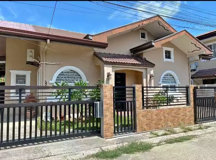 HOUSE & LOT IN COLLINWOOD — House and Lot in Lapu-Lapu City, Cebu, Philippines — Photo 2