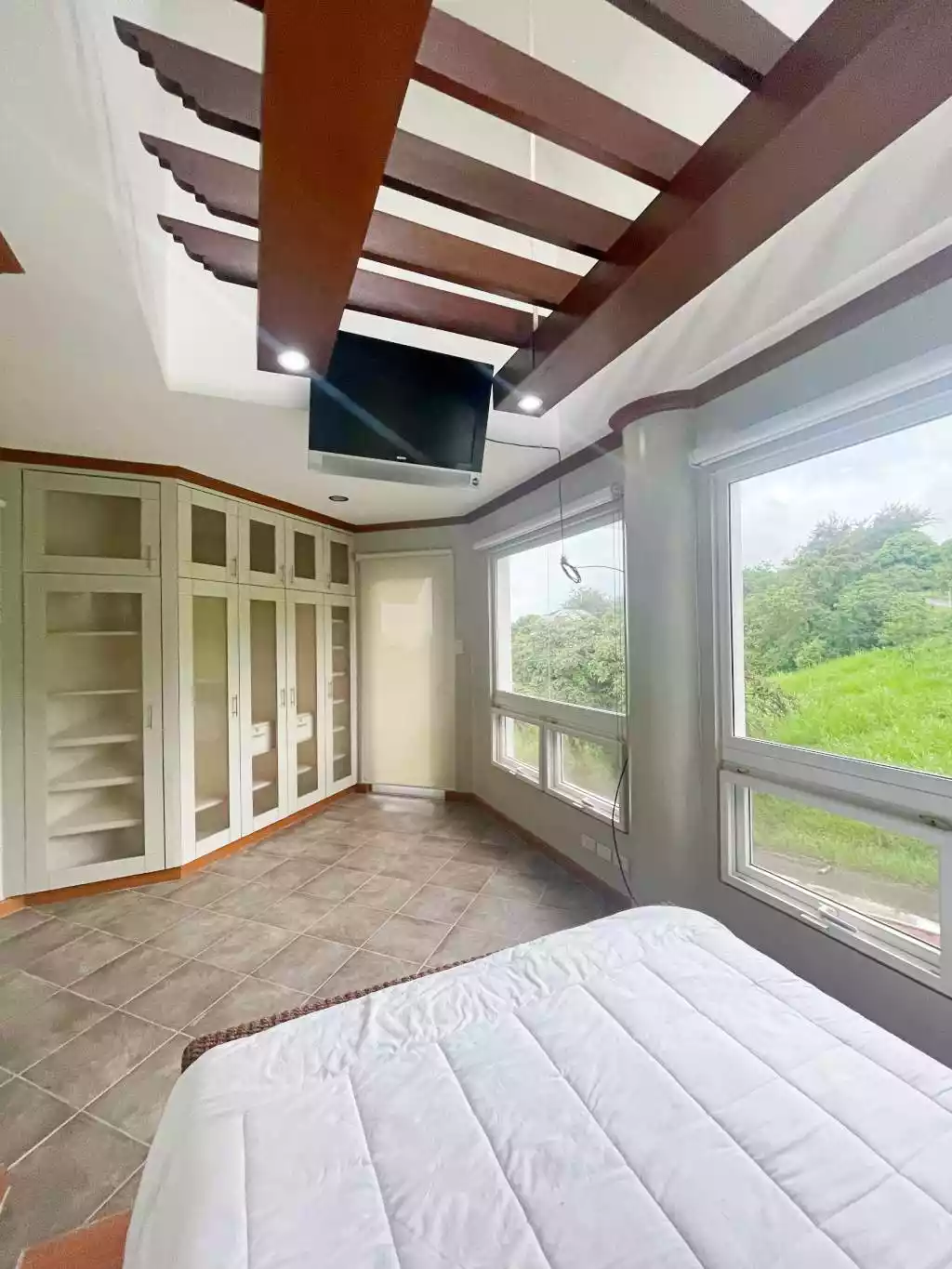 Open photo 19 of 21 — Impressive Taal View House and Lot for sale in Canyon Woods, Tagaytay!
