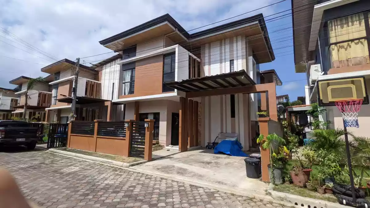 4 bedrooms house and lot for sale at villa teresa cordova - photo 3