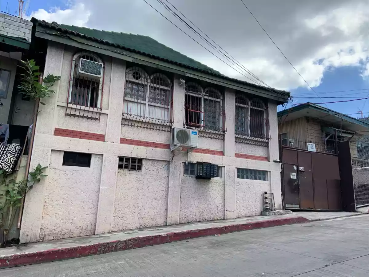 APARTMENT IN MAKATI FOR SALE — Apartment in Makati, Metro Manila, Philippines — Photo 2