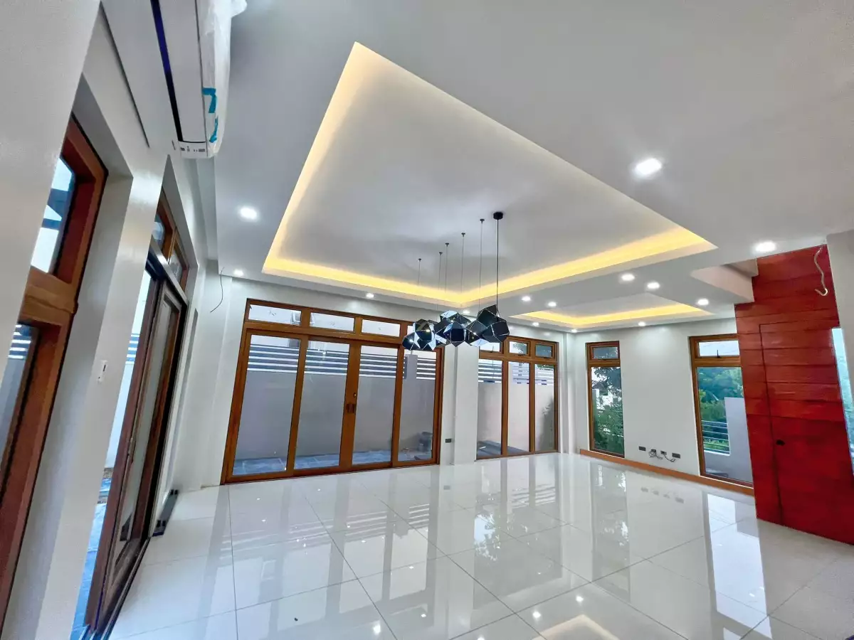 For Sale BRAND NEW Luxury Australian-Inspired House & Lot at Vista Grande Phase 1, Talisay City - photo 5